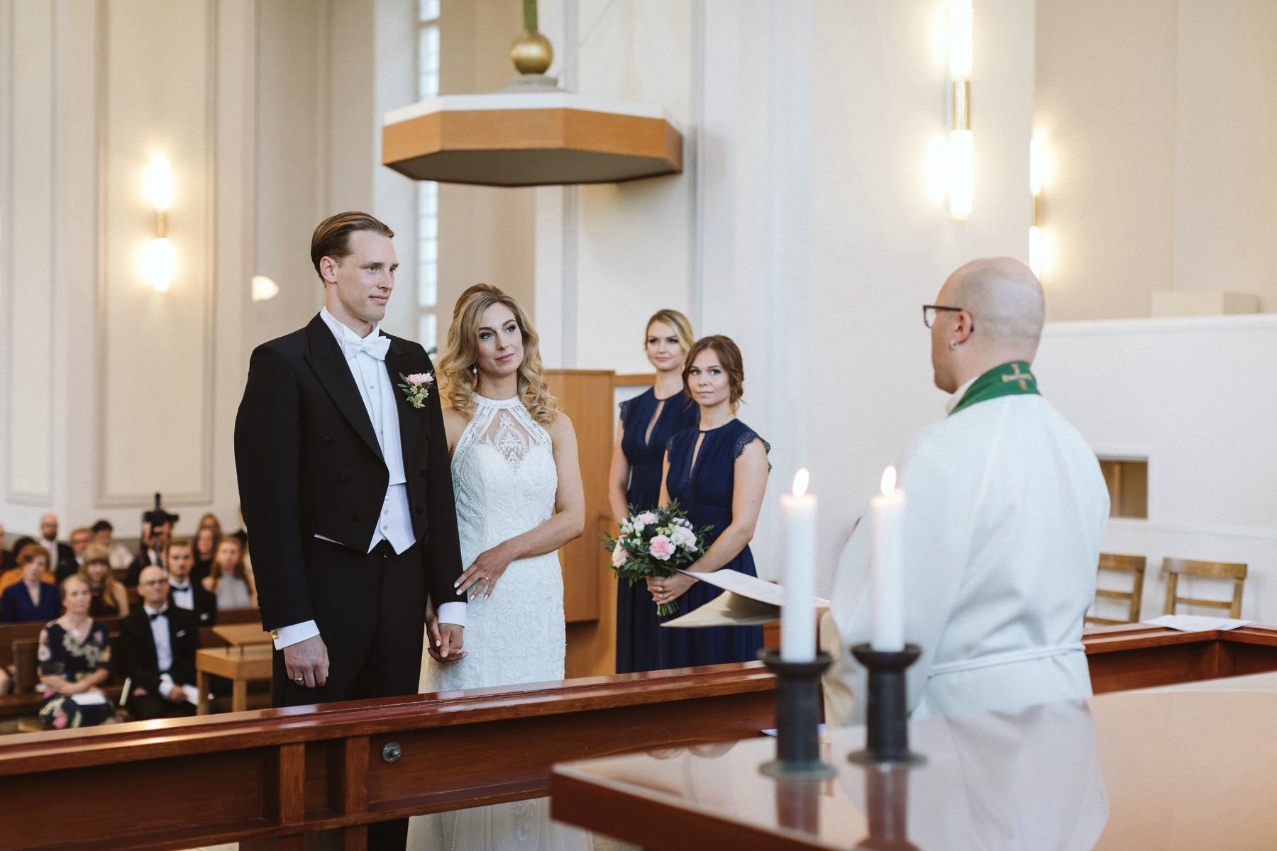 wedding at suomenlinna church