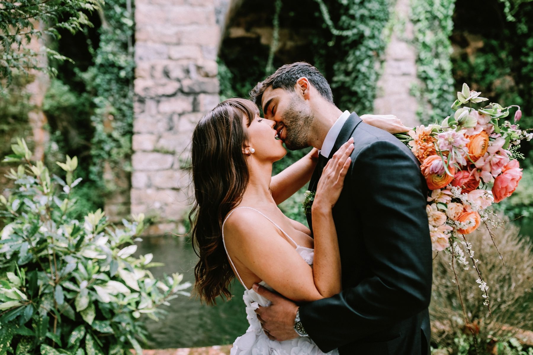 couple kissing image by top wedding photographer Portugal